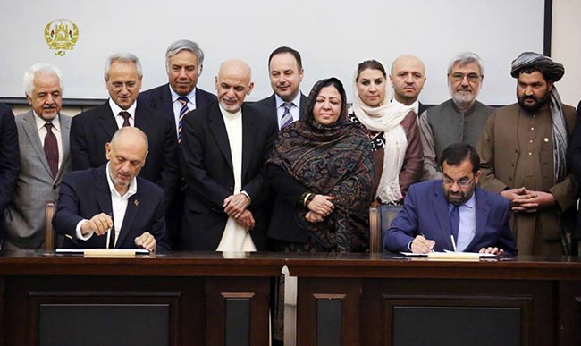 قرارداد سرمايه گذاری روی فاز دوم بند برق کجکی امضا گرديد